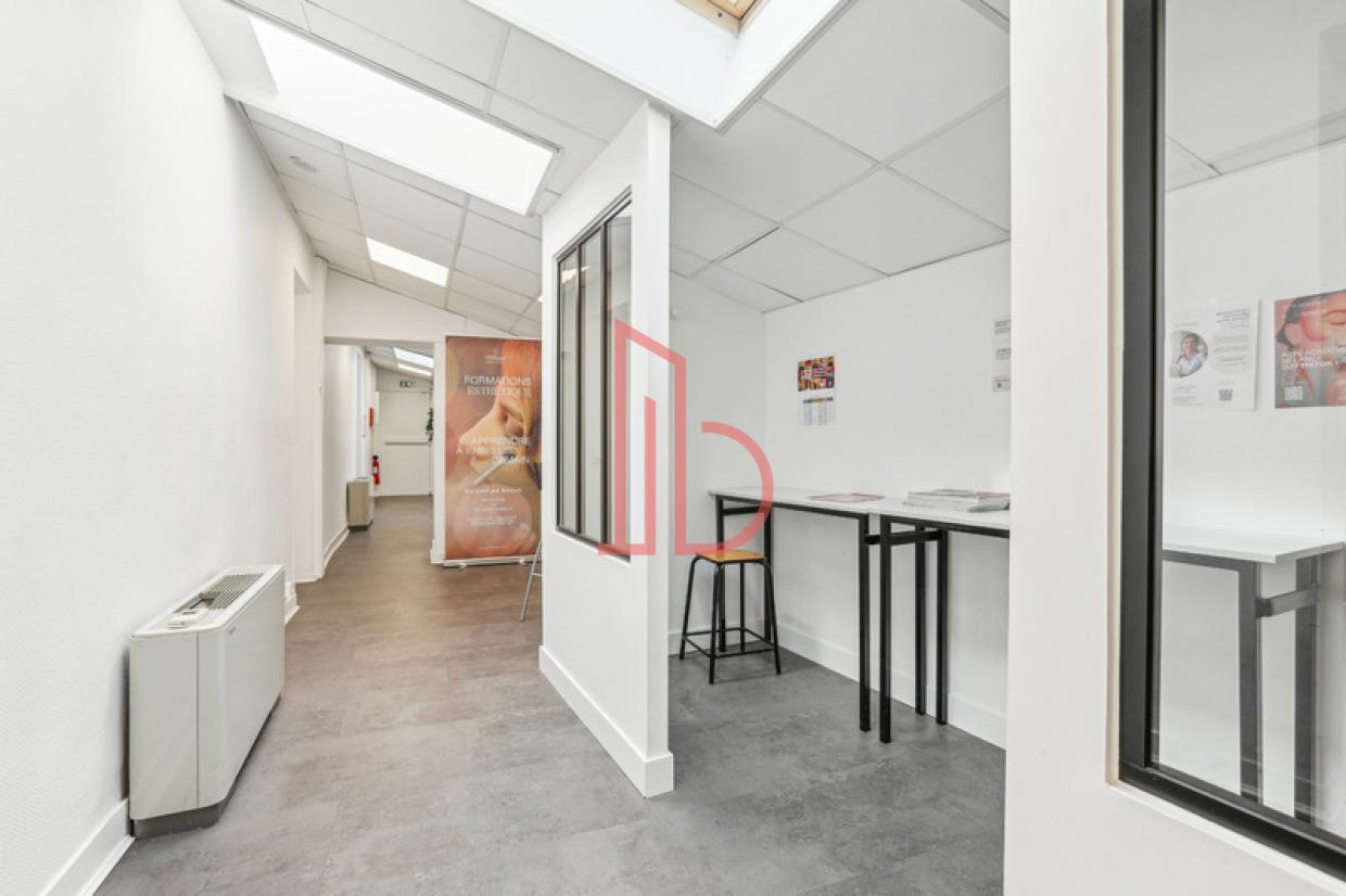 À louer Bureaux - Bordeaux 33000 - 441m²