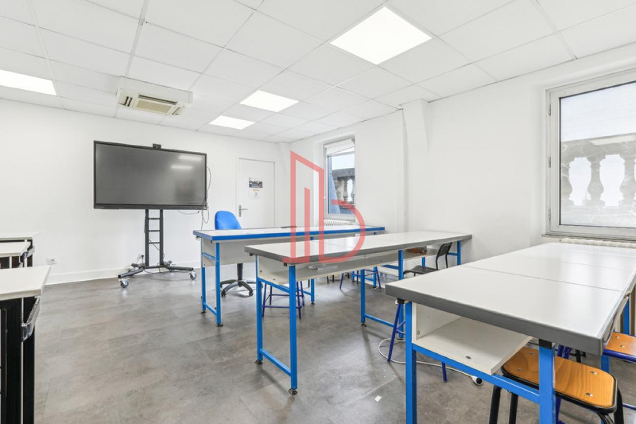 À louer Bureaux - Bordeaux 33000 - 441m²