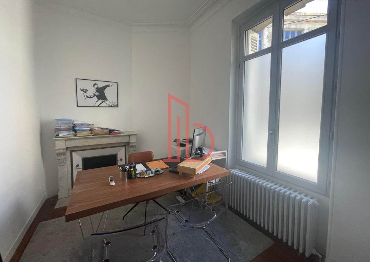 À louer Bureaux - Bordeaux 33000 - 38m²