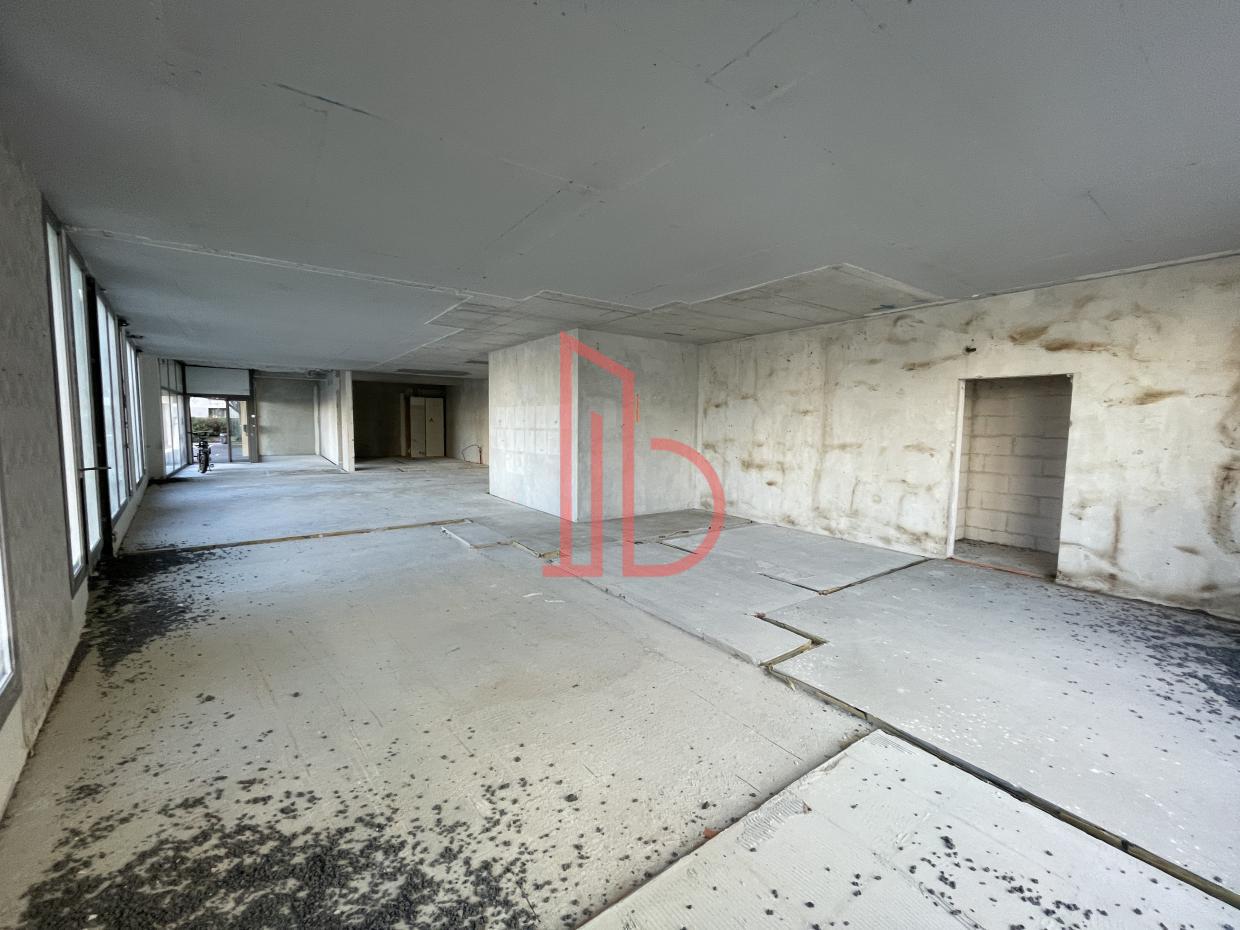 À louer Bureaux - Bordeaux 33300 - 185m²