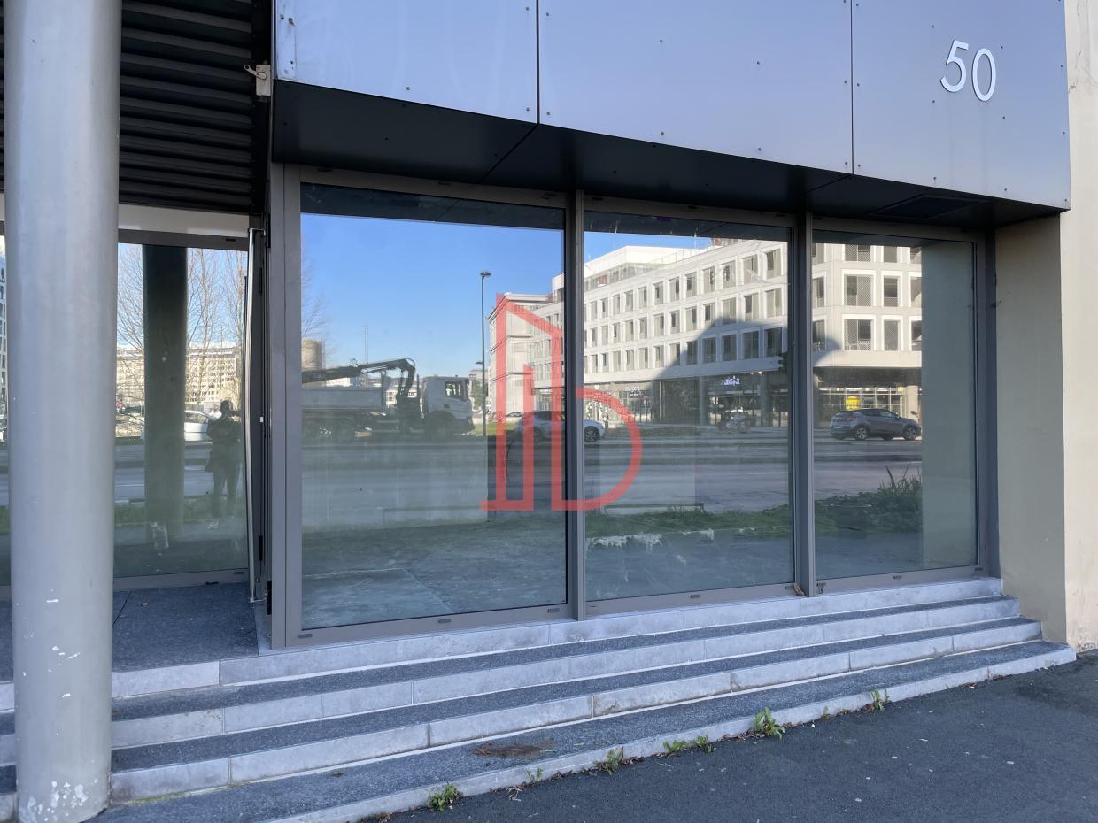 À louer Bureaux - Bordeaux 33300 - 185m²