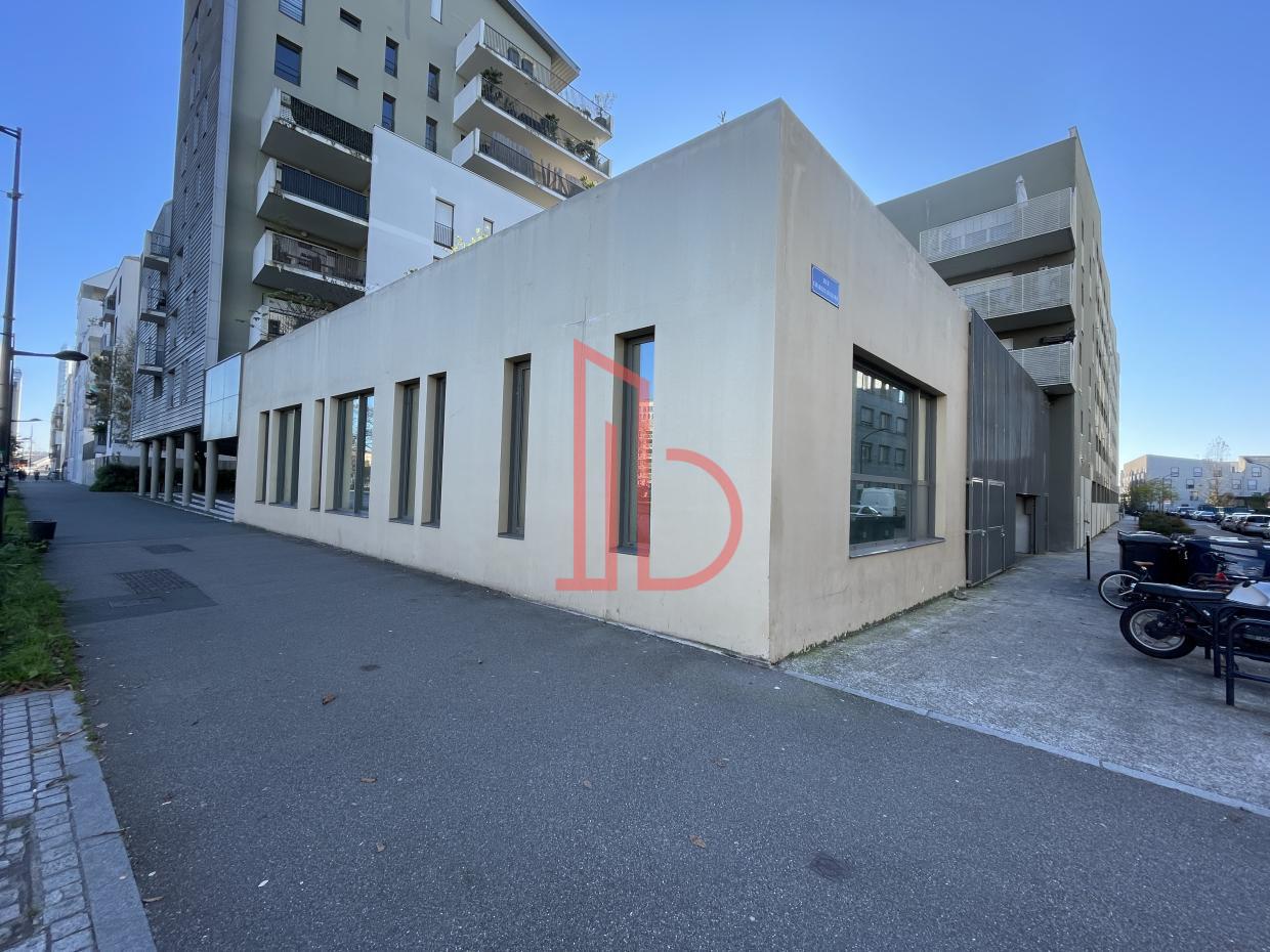 À louer Bureaux - Bordeaux 33300 - 185m²