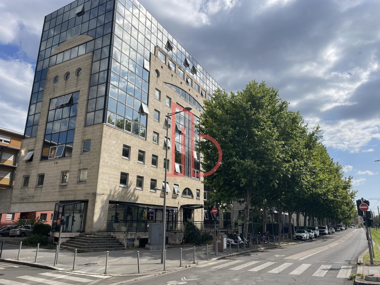 À louer Bureaux - Bordeaux 33000 - 374m²