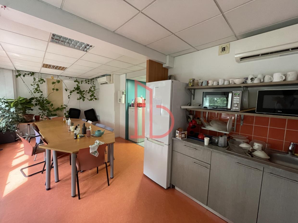 À louer Bureaux - Bordeaux 33000 - 374m²