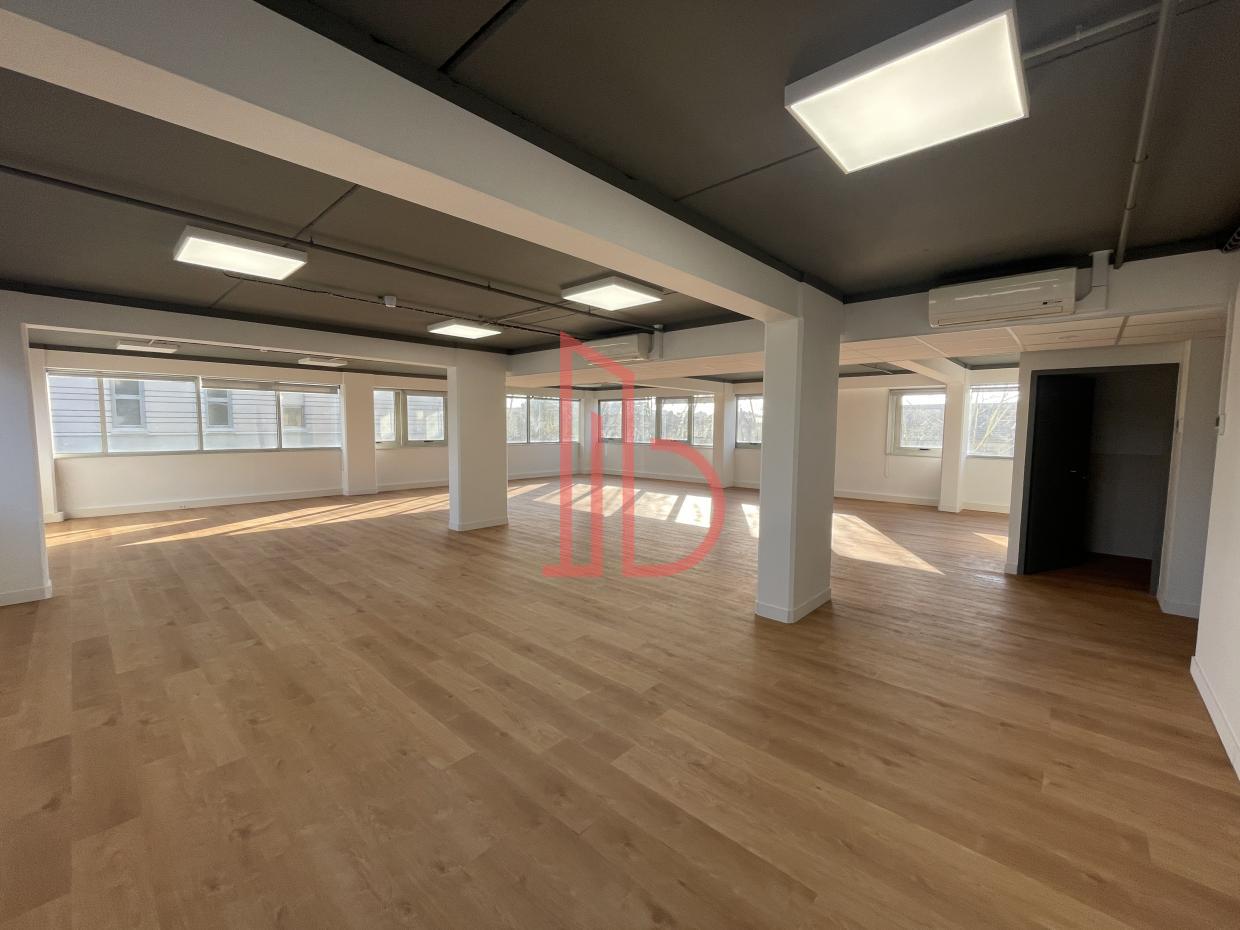 À louer Bureaux - Bordeaux 33000 - 374m²