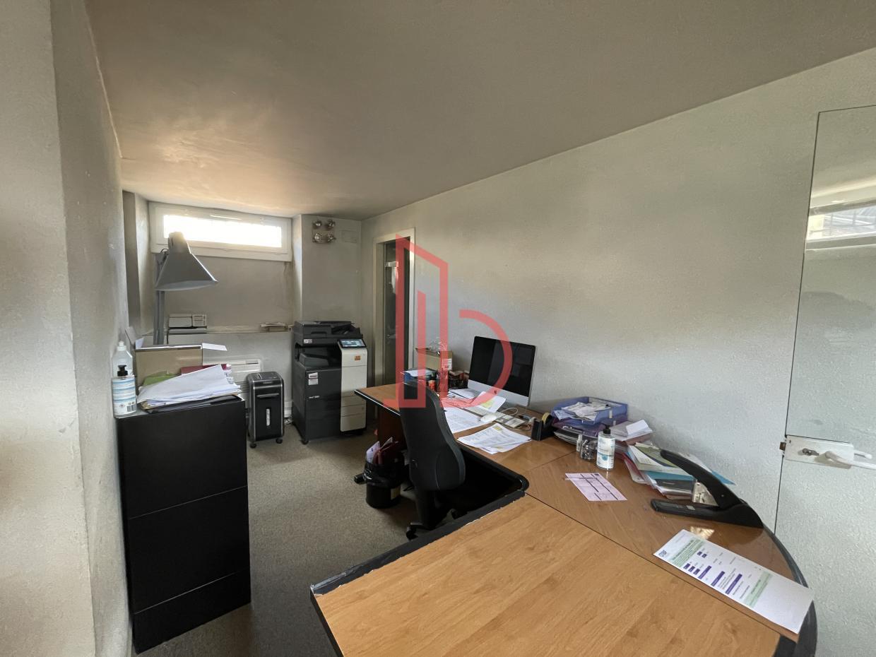 À louer Bureaux - Bordeaux 33000 - 200m²