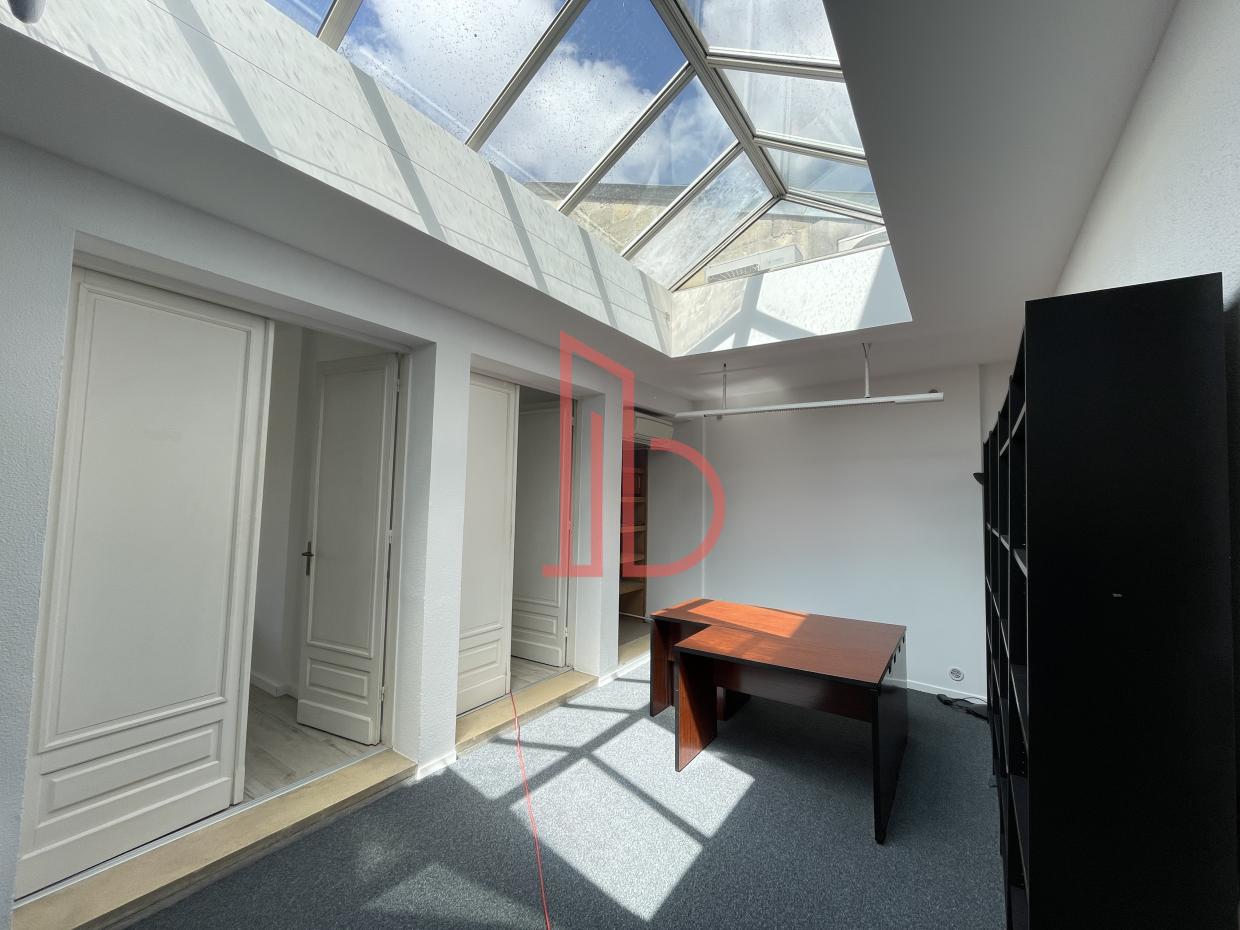 À louer Bureaux - Bordeaux 33000 - 200m²