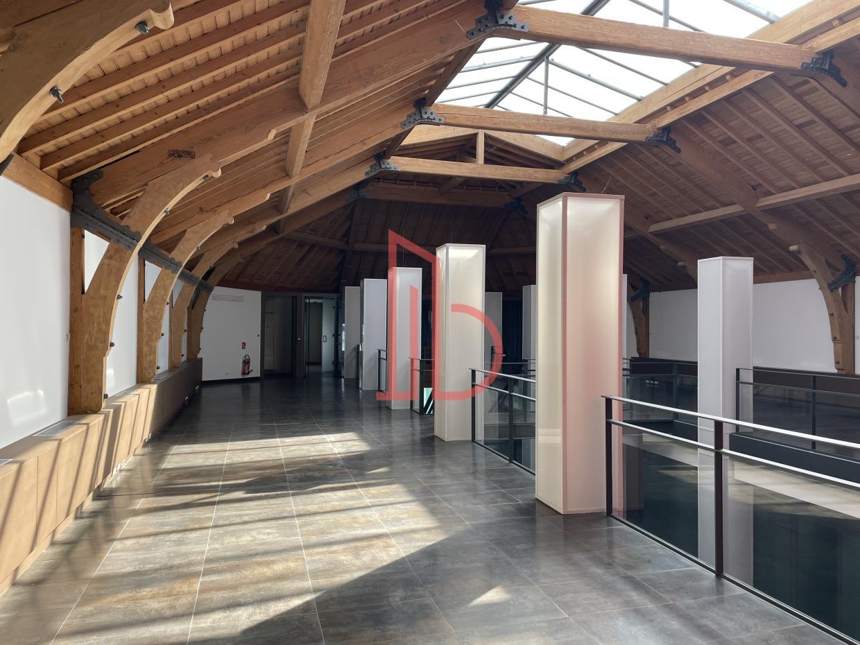 À louer Bureaux - Bordeaux 33000 - 677m²