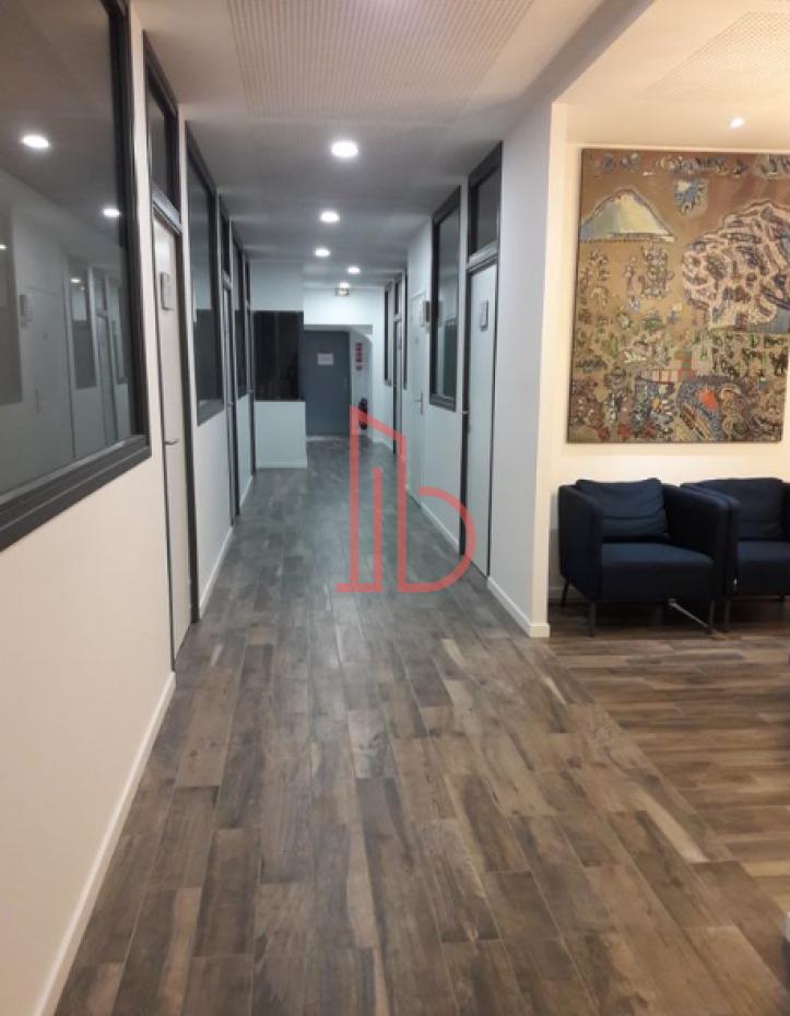 À louer Bureaux - Bordeaux 33300 - 187m²