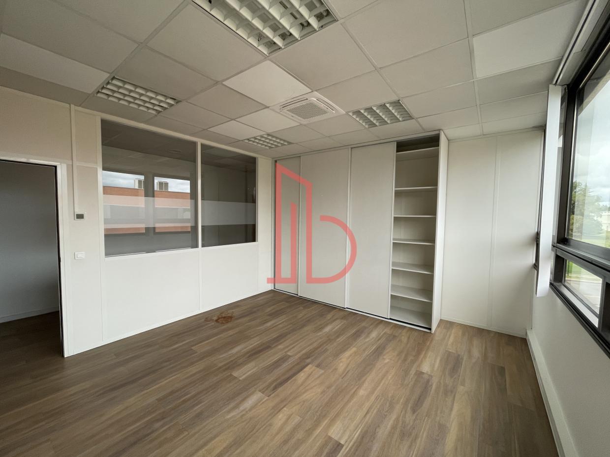 À louer Bureaux - Mérignac 33700 - 552m²