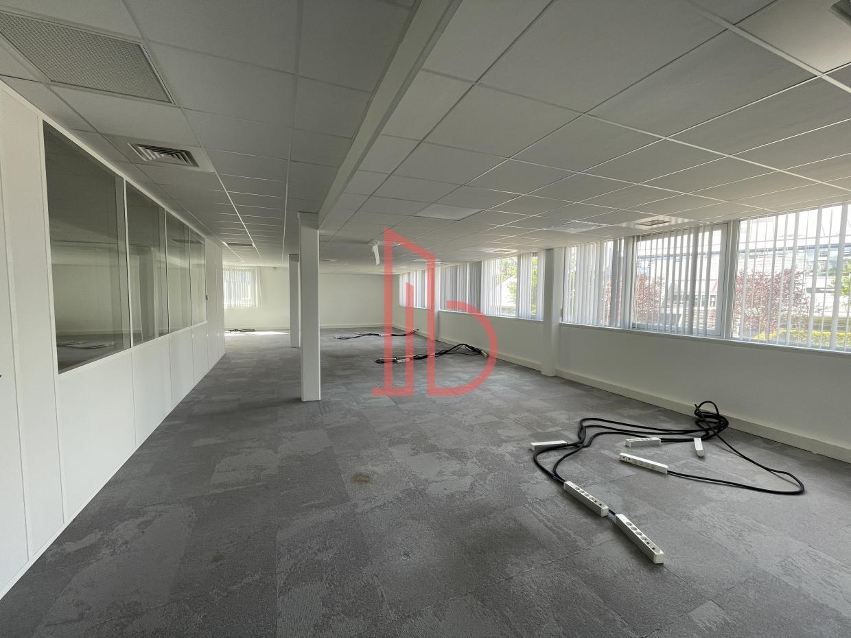 À louer Bureaux - Bordeaux 33300 - 1090m²