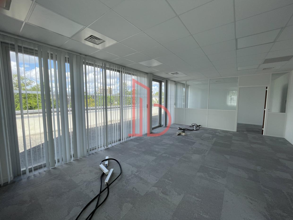 À louer Bureaux - Bordeaux 33300 - 1090m²