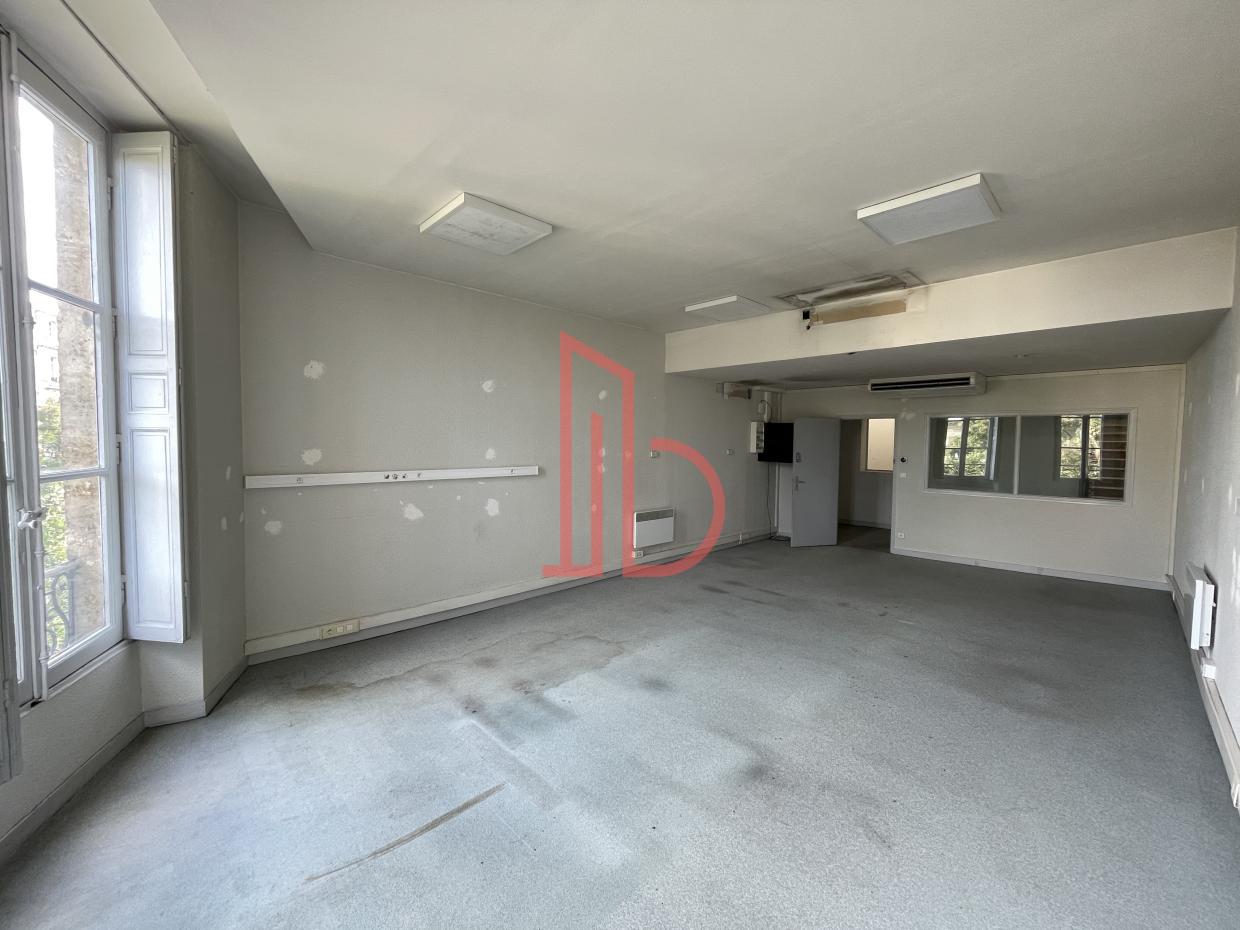 À louer Bureaux - Bordeaux 33000 - 300m²