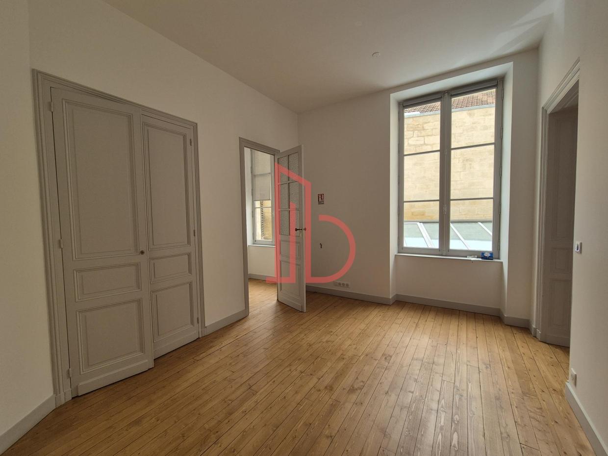 À louer Bureaux - Bordeaux 33000 - 113m²