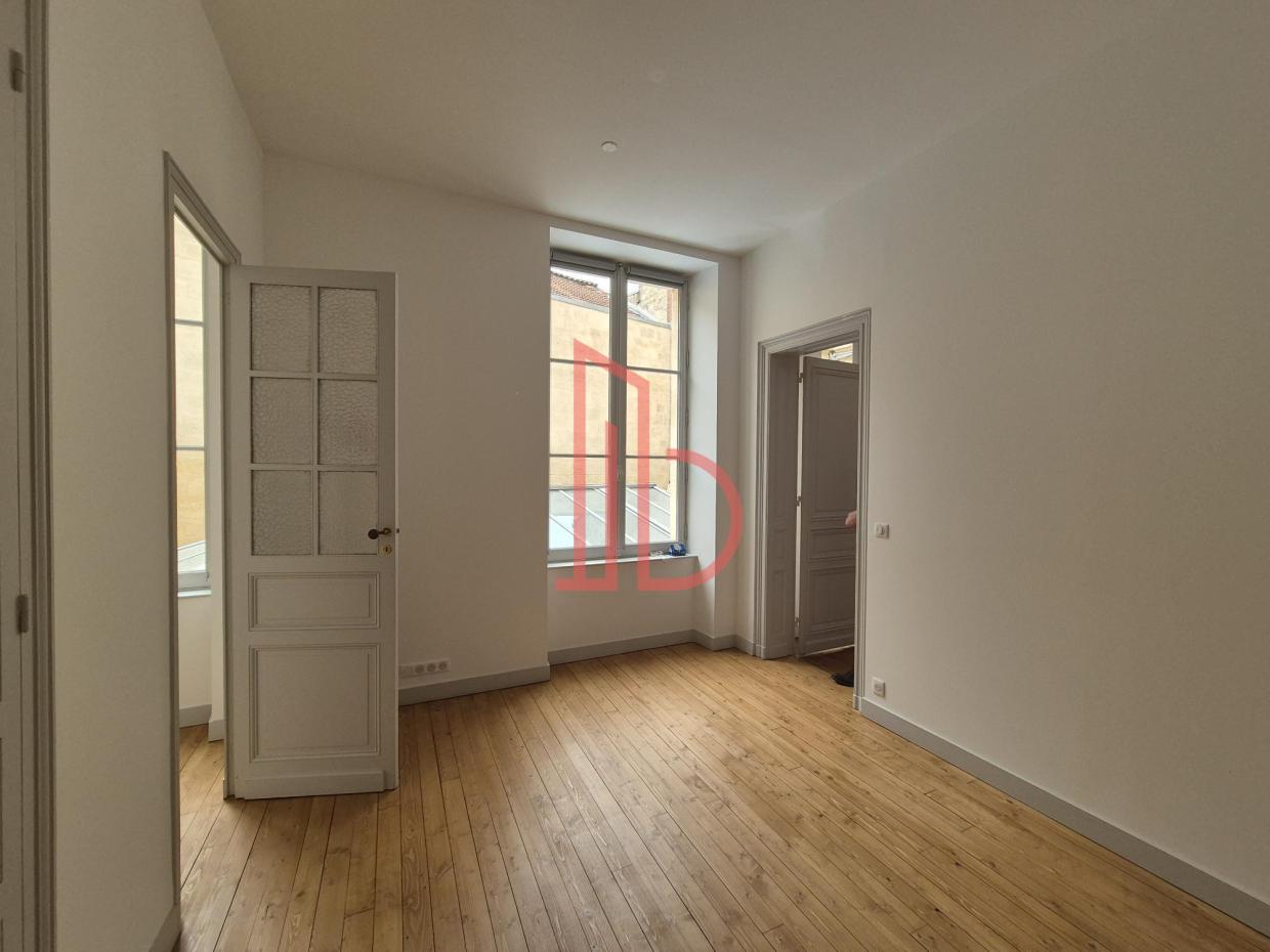 À louer Bureaux - Bordeaux 33000 - 113m²