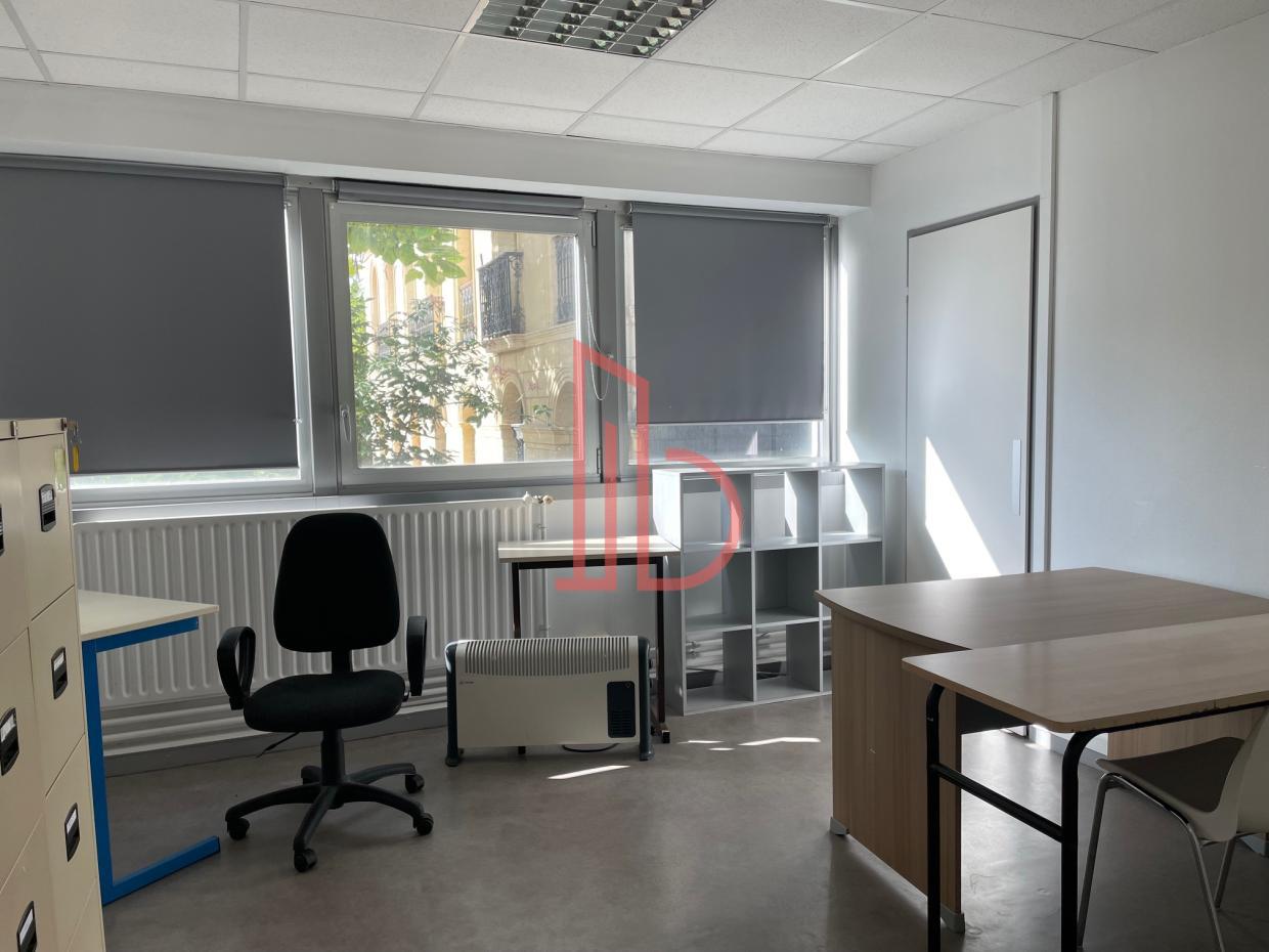 À louer Bureaux - Bordeaux 33000 - 321m²