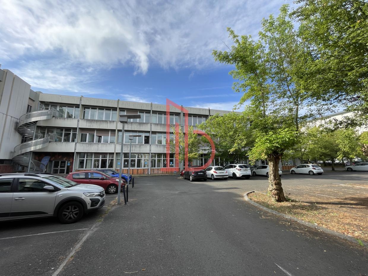 À louer Bureaux - Bordeaux 33000 - 330m²