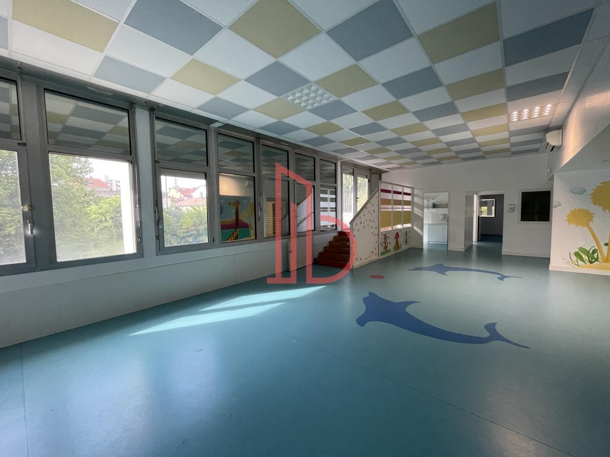 À louer Bureaux - Bordeaux 33000 - 330m²