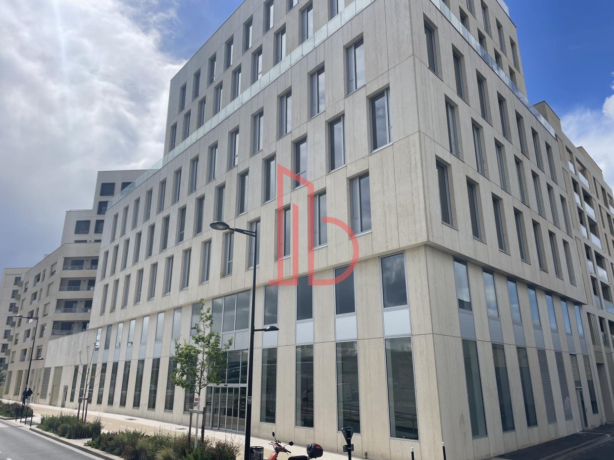 À louer Bureaux - Bordeaux 33800 - 3037.7m²