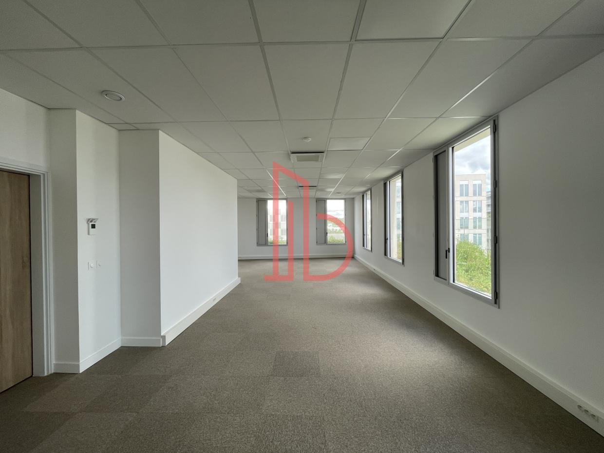 À louer Bureaux - Bordeaux 33800 - 3037.7m²