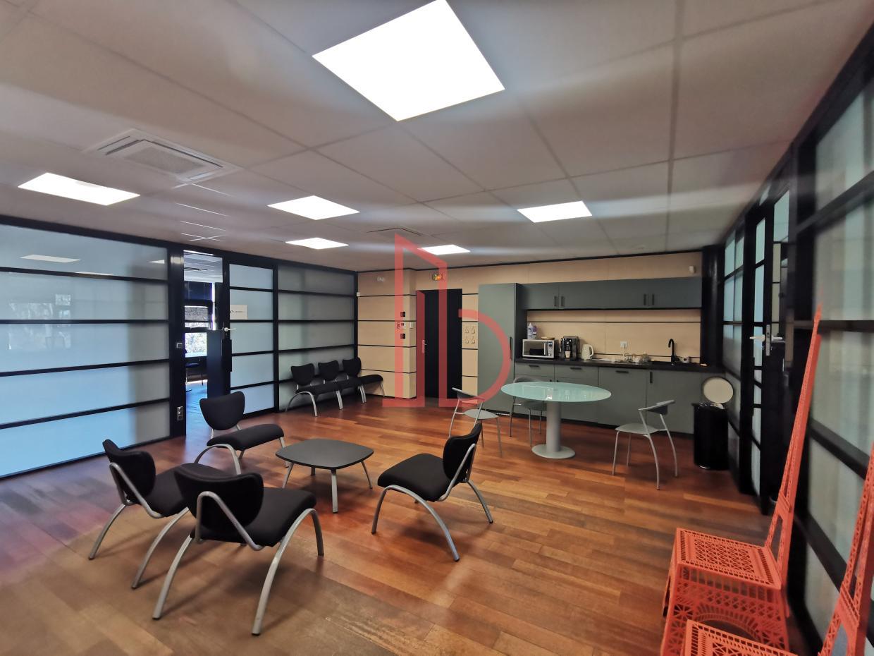 À louer Bureaux - Bruges 33520 - 265m²