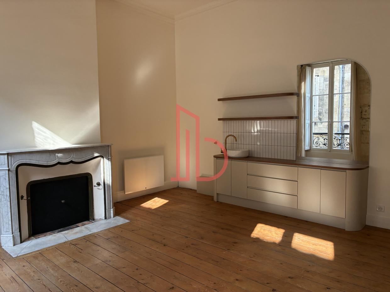 À louer Bureaux - Bordeaux 33000 - 97.37m²
