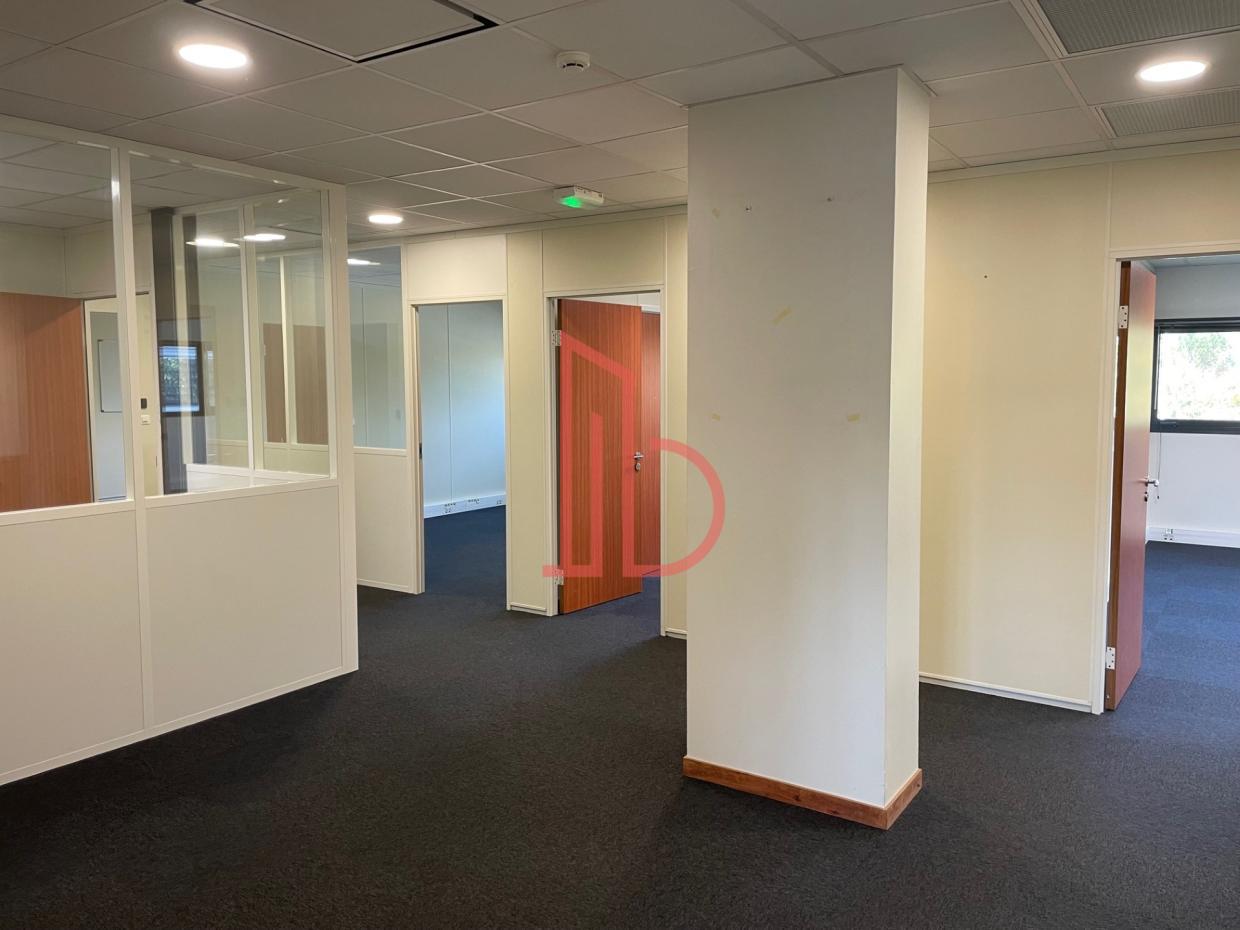 À louer Bureaux - Mérignac 33700 - 215.72m²