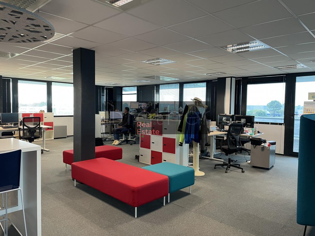 À louer Bureaux - Gradignan 33170 - 6034.8m²