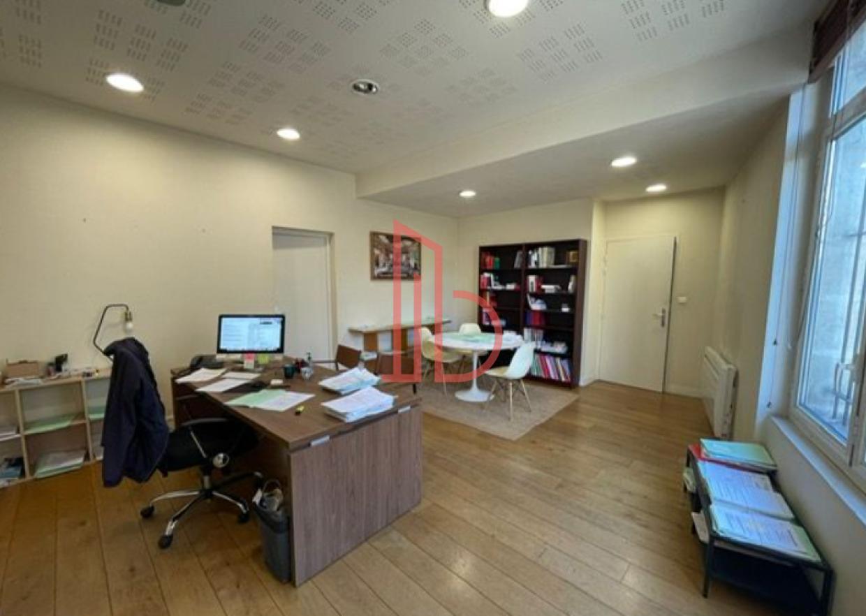À vendre Bureaux - Bordeaux 33000 - 146m²