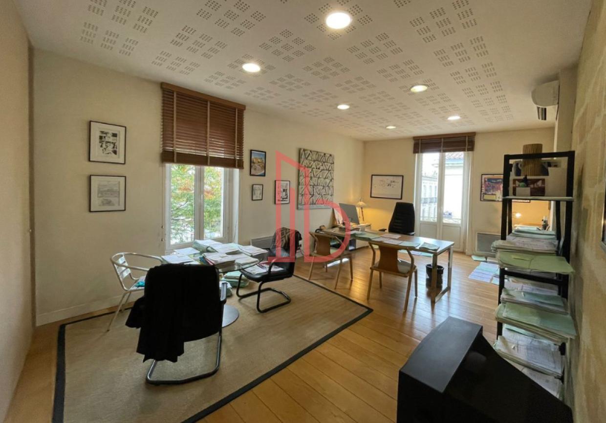 À vendre Bureaux - Bordeaux 33000 - 146m²