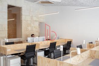 À louer Bureaux - Bordeaux 33800 - 270m²