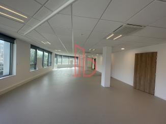 À louer Bureaux - Bruges 33520 - 757.74m²