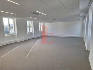 À louer Bureaux - Bordeaux 33000 - 356m²