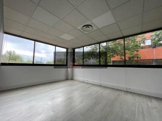 À louer Bureaux - Mérignac 33700 - 1204m²