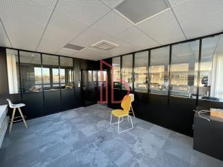 À louer Bureaux - Bordeaux 33200 - 327m²