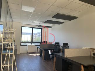 À louer Bureaux - Bordeaux 33300 - 837.2m²