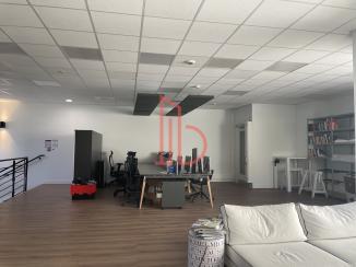 À louer Bureaux - Bordeaux 33300 - 837.2m²