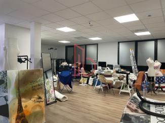 À louer Bureaux - Bordeaux 33300 - 837.2m²