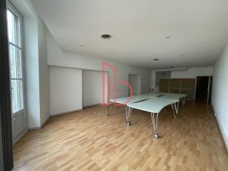 À louer Bureaux - Bordeaux 33000 - 300m²