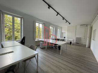 À louer Bureaux - Bordeaux 33000 - 240m²