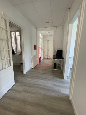 À louer Bureaux - Bordeaux 33000 - 240m²