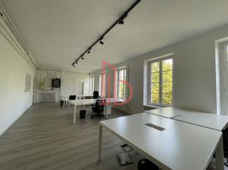 À louer Bureaux - Bordeaux 33000 - 240m²